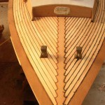 Restauration de vieux bateaux en bois Folkboat en cours de restauration