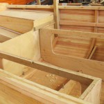Restauration de vieux bateaux en bois Folkboat en cours de restauration